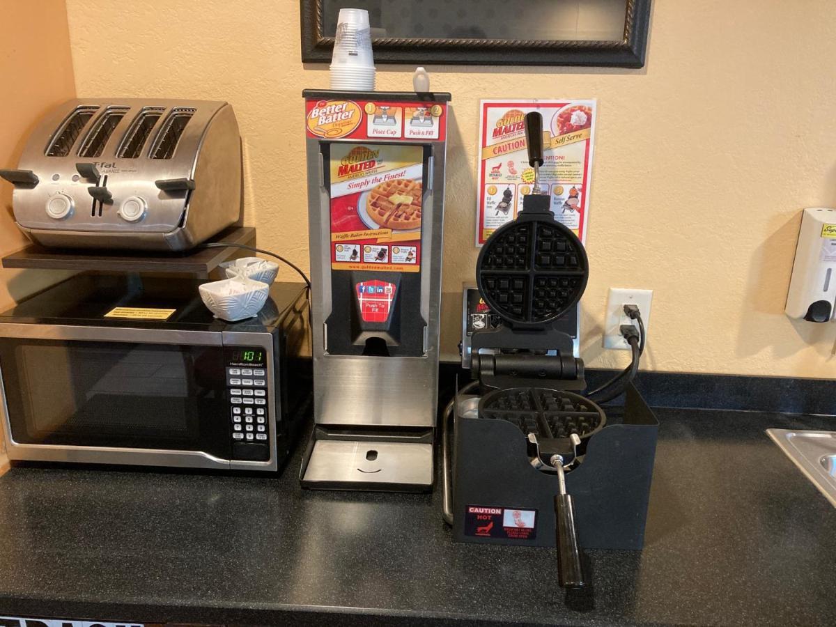Super 8 By Wyndham Chisago City Εξωτερικό φωτογραφία