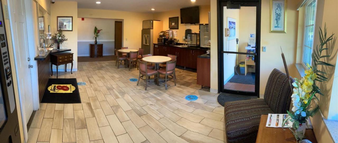 Super 8 By Wyndham Chisago City Εξωτερικό φωτογραφία
