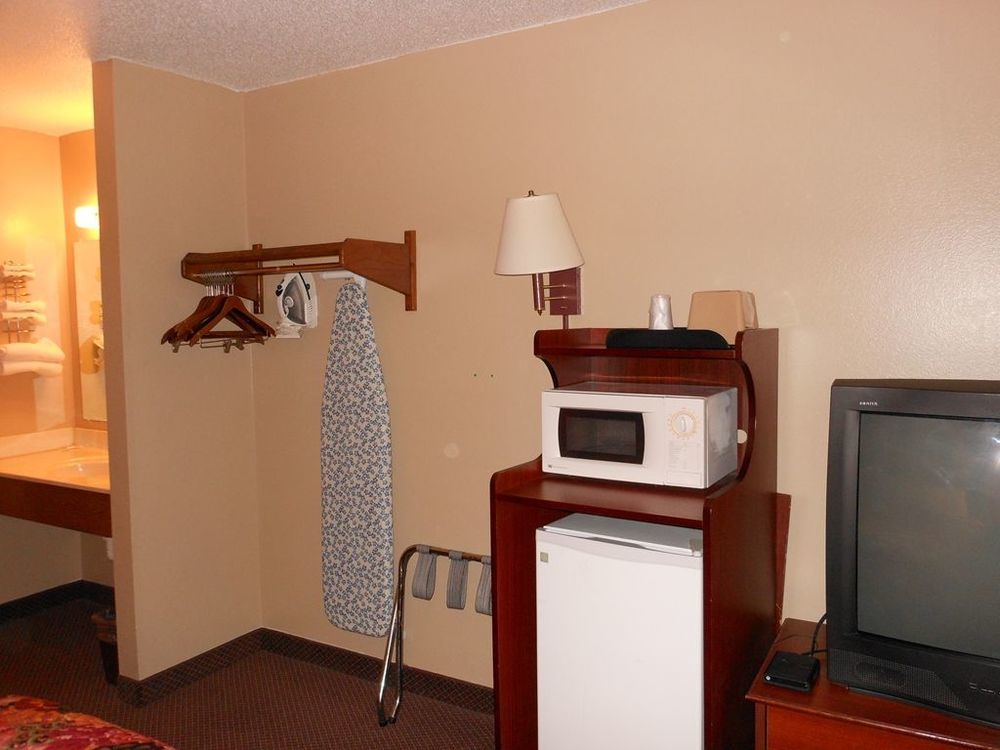 Super 8 By Wyndham Chisago City Δωμάτιο φωτογραφία